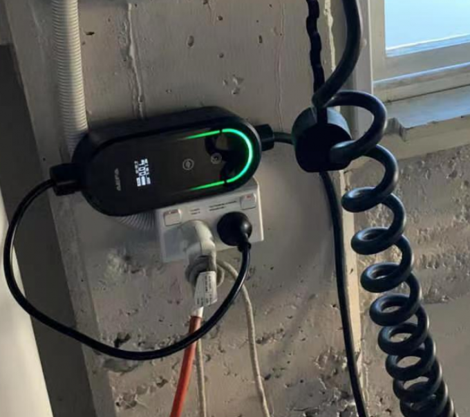 Portable Electric Car Chargers 3.6kW 16A 250V Mobile EV Chargers with Temperature Sensor Schuko Plug EN62752 CE 5